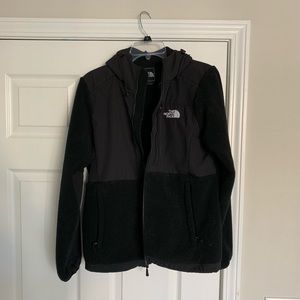 The North Face women’s Denali hooded fleece jacket